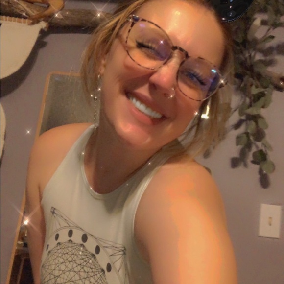 Hi! Welcome to my Closet! Here’s a little about me - Picture 2 of 2